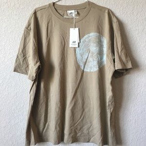 NWT H&M Tan Crewneck with Abstract Circle Graphic